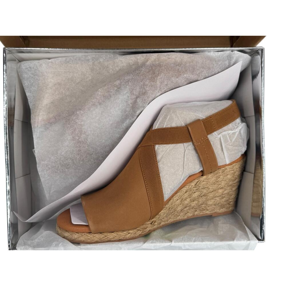 André Assous Women's NALIK Wedge Sandal 8.5 Cuero